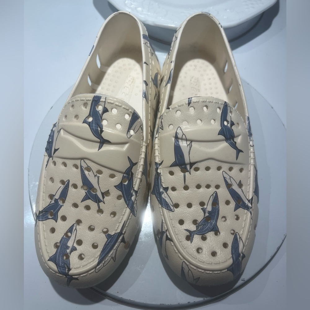 Floafers Unisex Child Prodigy Toddler Little Big Kid Shark Print Sz 3 Water Shoe